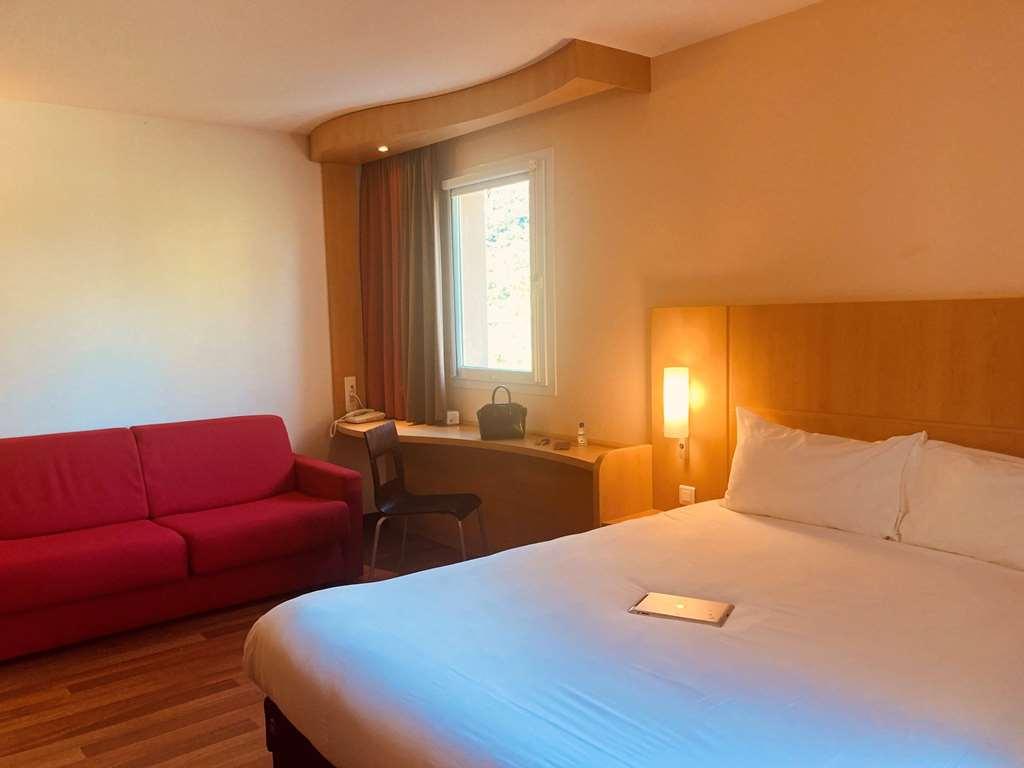 Ibis Loriol Le Pouzin Hotel Room photo
