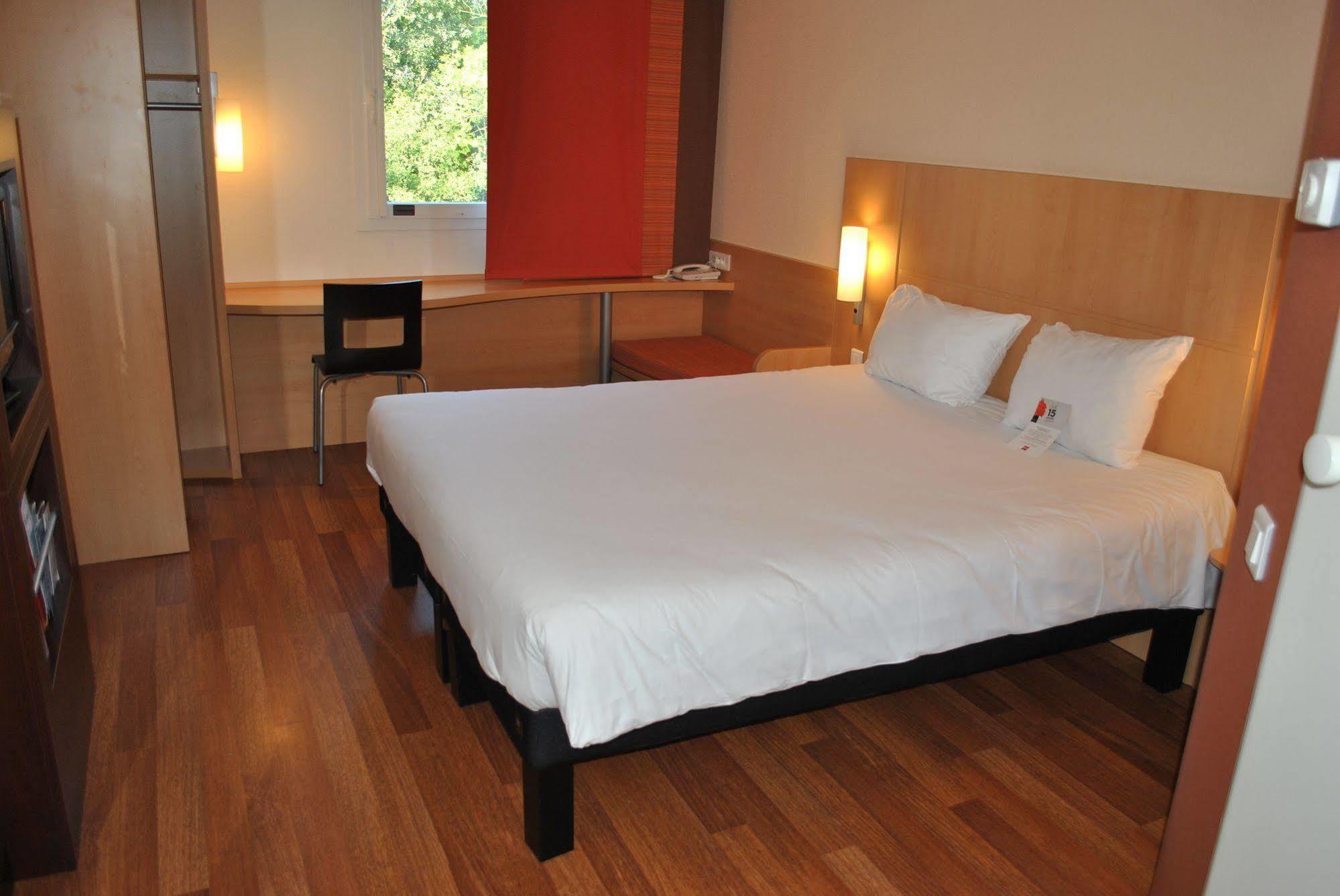 Ibis Loriol Le Pouzin Hotel Exterior photo